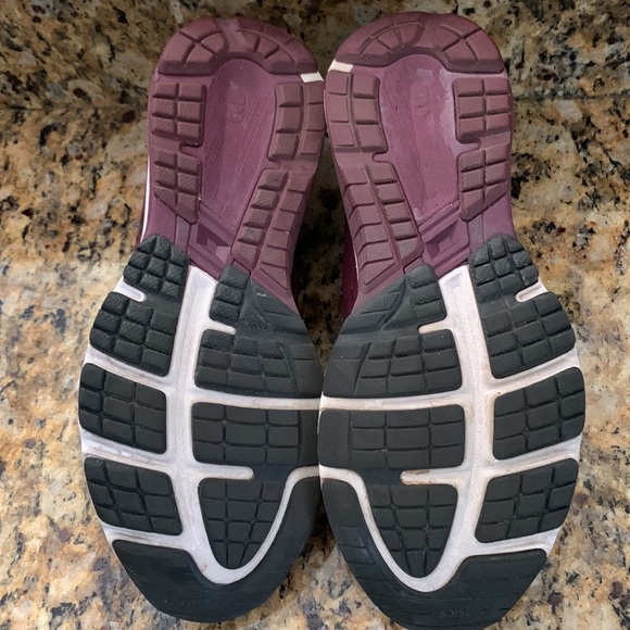 Women’s Asics GT 1000 - Picture 5 of 7